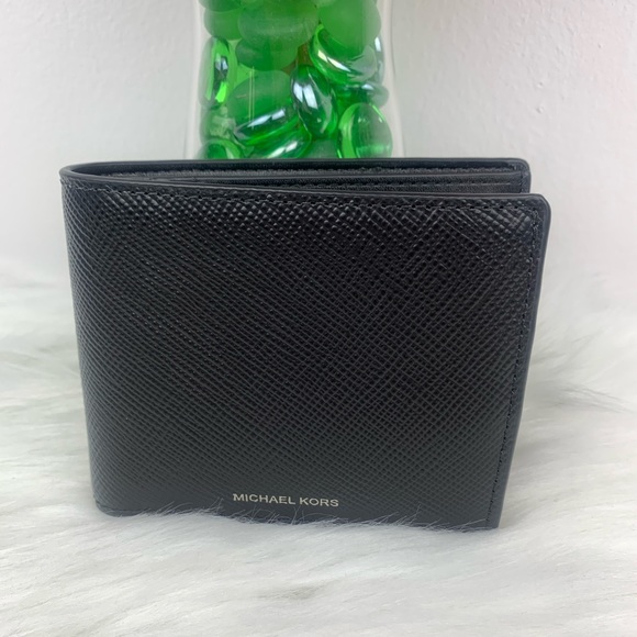 Michael Kors Harrison Billfold with Passca… - Picture 6 of 7